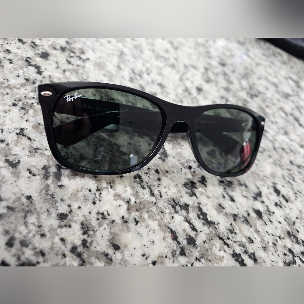 Ray-Ban Wayfarer Classic Sunglasses - Picture 2 of 5